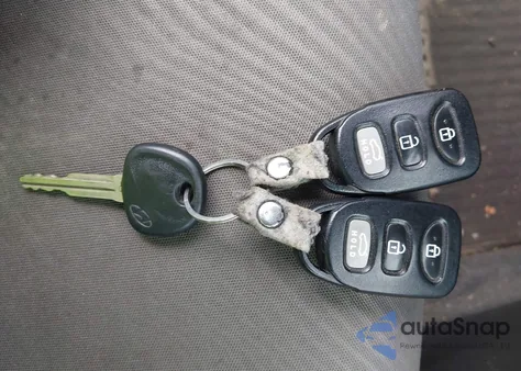 2013 Hyundai Elantra Gls z USA, uszkodzony, nr VIN KMHDH4AE6DU979982